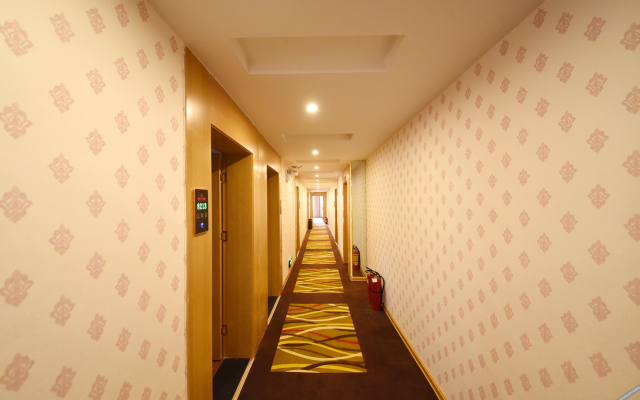 Changsha Hongji Express Hotel (West Bus Station Business University)