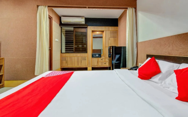 OYO 1327 Inchara Hotel