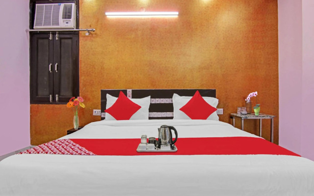 OYO Flagship 70281 Hotel Rishabh Inn