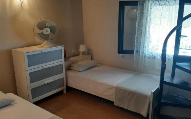 Mama's House Nea Peramos