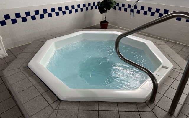 Quality Suites Near West Acres