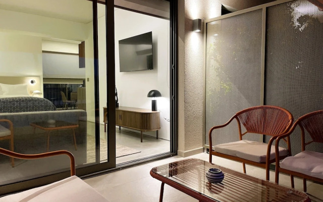 THE NIXON Suite and Apartments Hotel