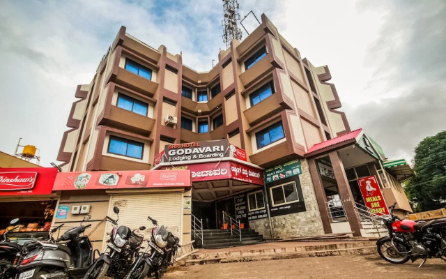 OYO 48043 Hotel Godavari