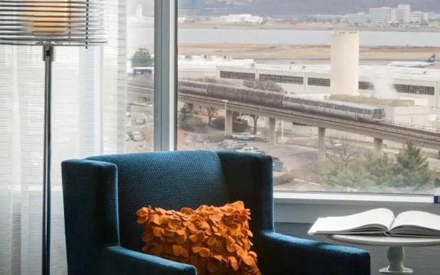 Renaissance Arlington Capital View Hotel
