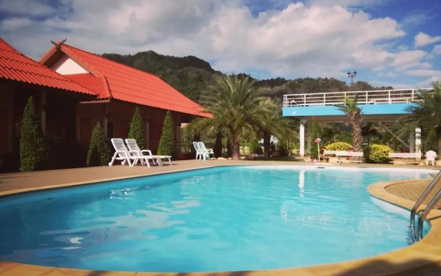 Naris Phuview Resort