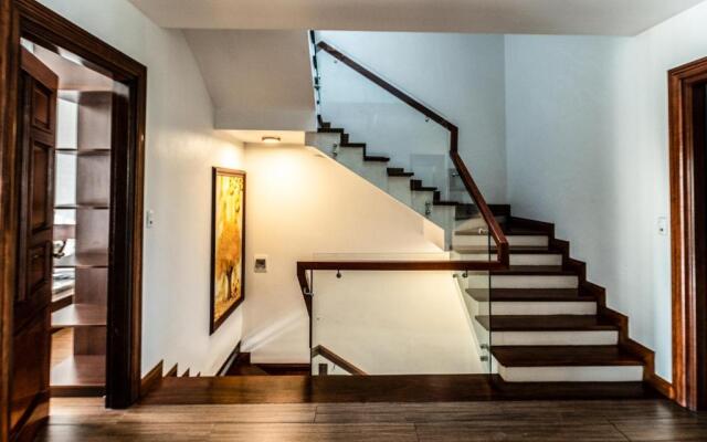 Homestay Villa Full House