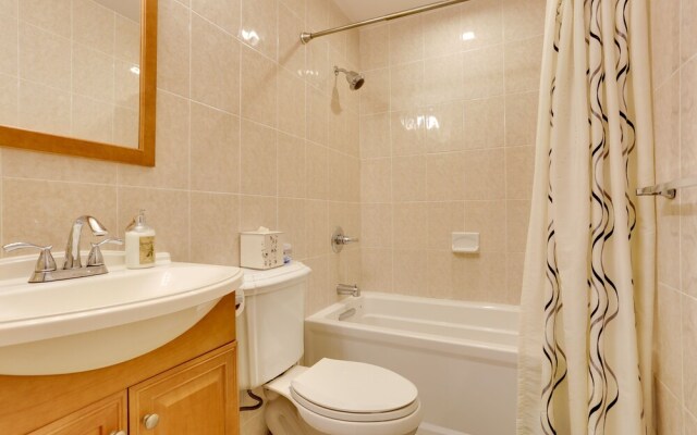 Pools, Hot Tub & More: Bushkill Mountain Getaway!