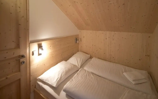 Deluxe Chalet With Whirlpool