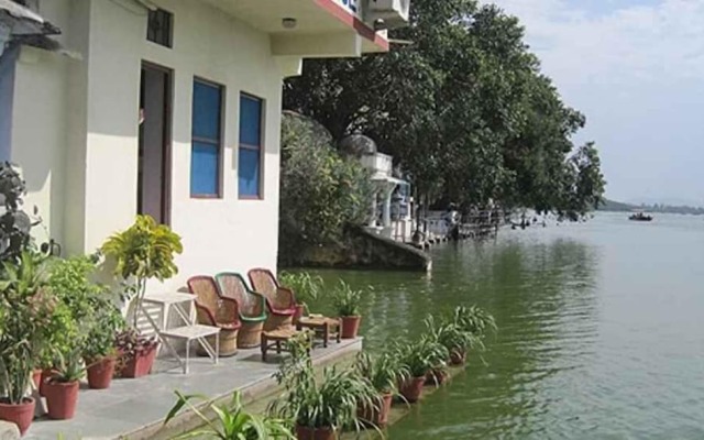 Jheel Hotel and Restaurent