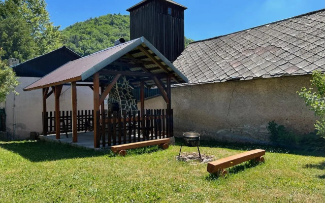 Dedinky Lakeview Cottage