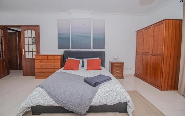 Charming Private Rooms in an Apartment A2 Penha - Faro