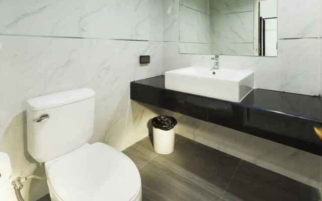 B Hotel
