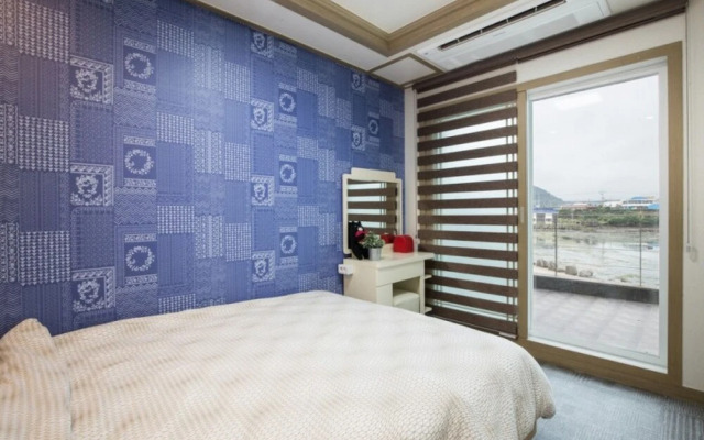 Jeju Flyjin House Pension