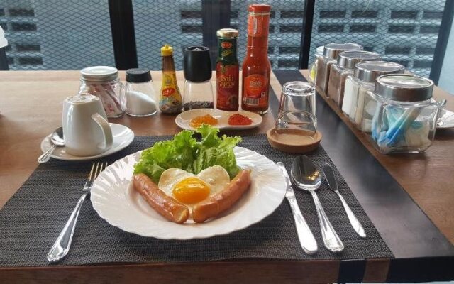 Saya Loft Hostel Lopburi