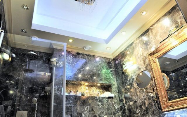 MONDRIAN Luxury Suites & Apartments Krakow Old Town