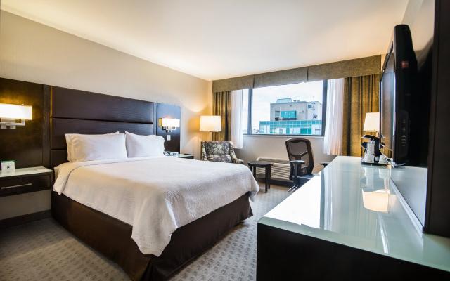 Holiday Inn Vancouver Centre by IHG