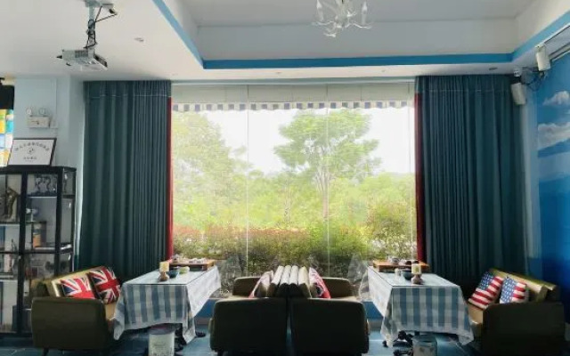 Jiuzhou Chain Theme Inn (Renhua Aiqinhai Fengqing Guanjing)