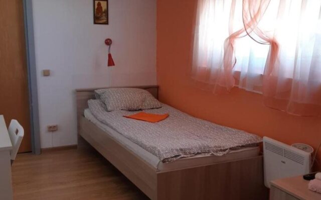 Yarvi Hostel
