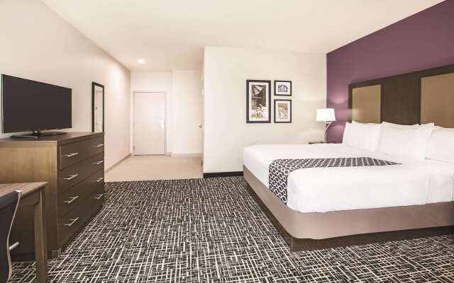 La Quinta Inn & Suites by Wyndham Dallas Plano - The Colony