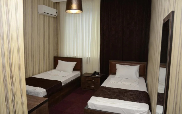 Green Hotel