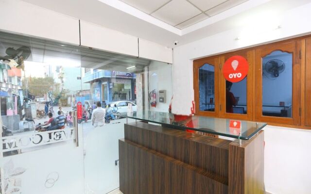 OYO 1054 Hotel AVNB Towers