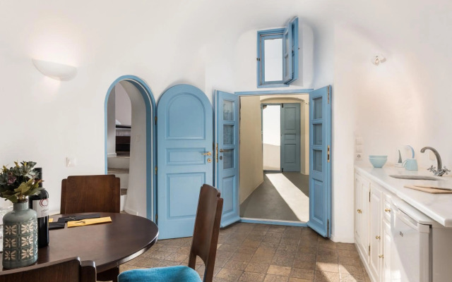 Pantelia Suites