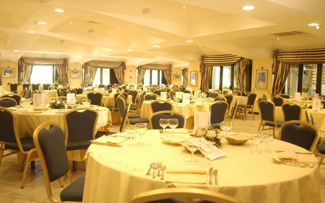 Marina Club Hotel