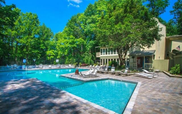 Rocky Top Lodge, 6 Bedrooms, Pool Access, Hot Tub, Mountain View, Sleeps 14