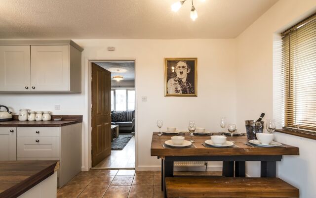 Field View - 3 Bedroom Holiday Home