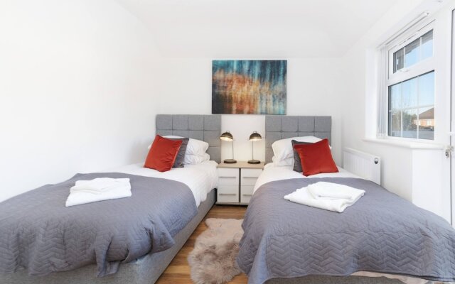Pinewood 1 &2 Bedroom Apt. by Arista Living