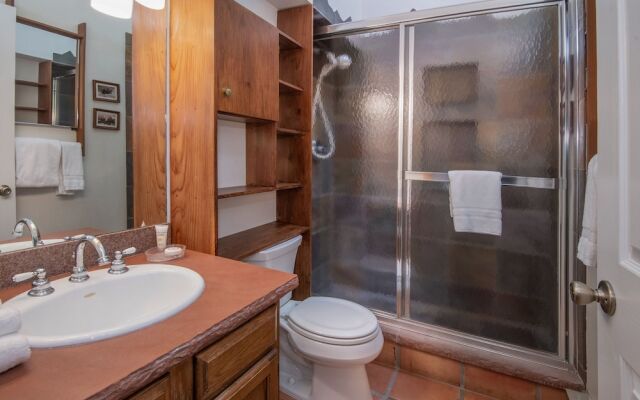 Snowfox #302 2 Bedroom Condo by RedAwning