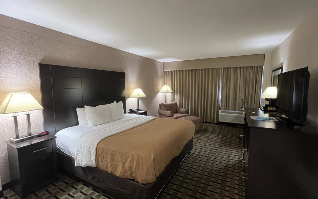 Quality Inn & Suites Cincinnati Downtown