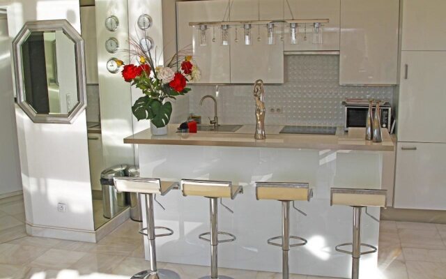 Suites in Cannes Center Sea View