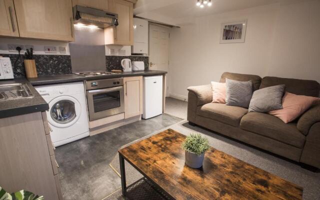 Flat 1, 4 Warden Rd