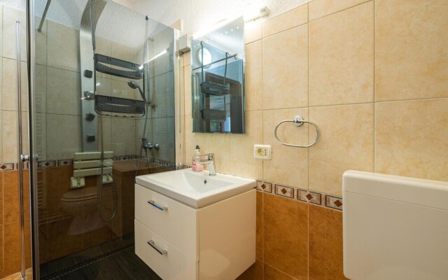 Stunning Home in Medulin With Wifi and 4 Bedrooms