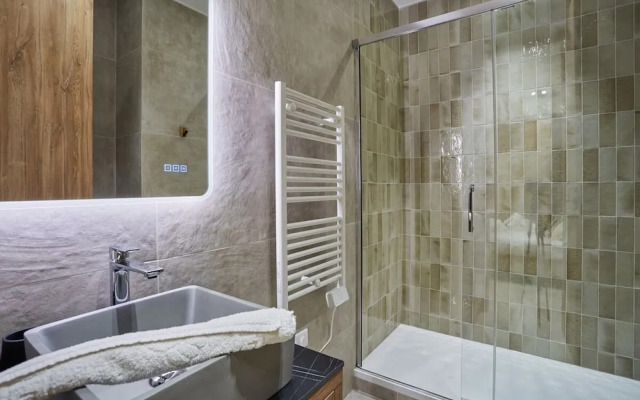 Exceptional Apartment Near Montmartre 10 People