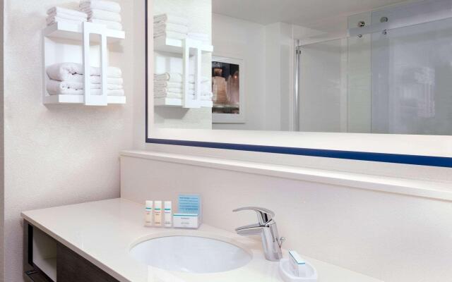 Hampton Inn & Suites Kansas City-Country Club Plaza