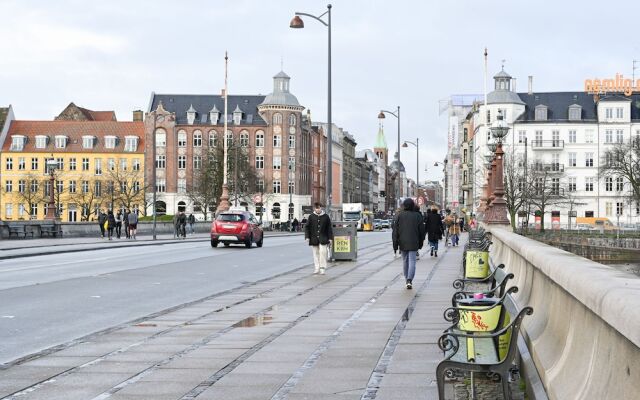 Beautiful 2-Bedroom Apartment with Designers Furniture in Downtown Copenhagen
