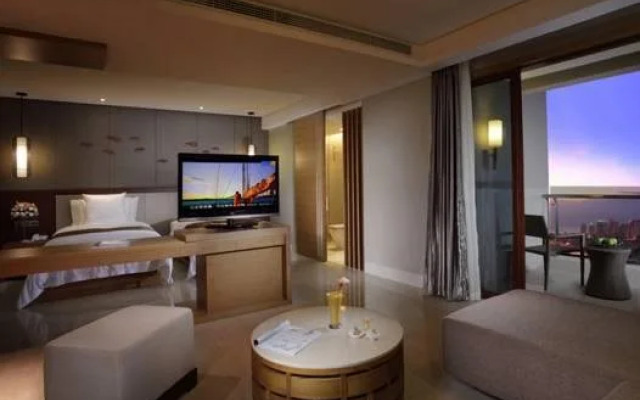 Phoenix Waterside Gloria Resort