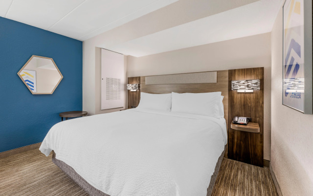 Holiday Inn Express Chicago-Downers Grove by IHG