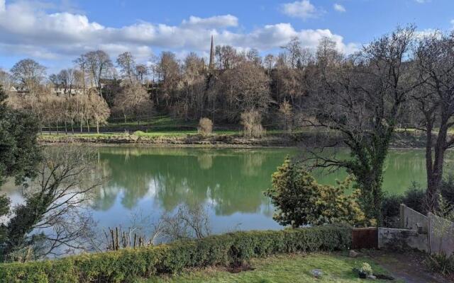 Appartement entier, vue sur rivière & cathédrale.