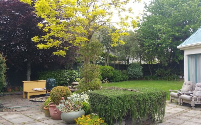 Bnb on Hagley Park, Christchurch Central, A free ride to Railway Station