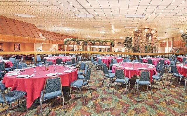 DoubleTree by Hilton Hotel Joplin