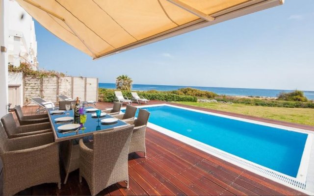 Luxury Bay View Villa 20 Right On Τhe Beach