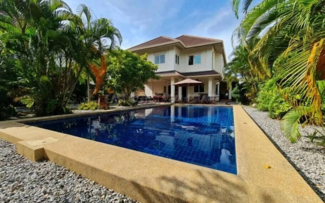 Private Residence Hosted by Sasithorn