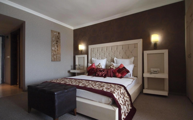 Romance Beach Hotel