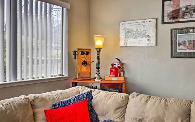 Walk to Downtown: Eclectic Murphys Home w/ Decks!