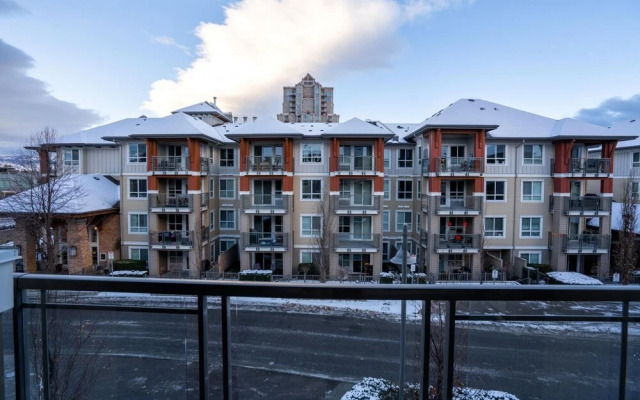 Downtown Condo at Waterscapes