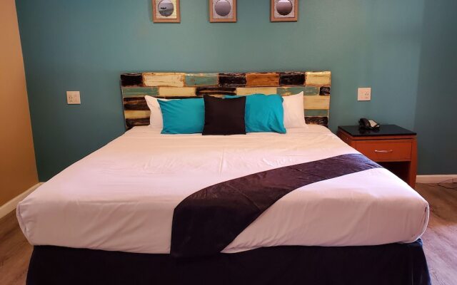 Pinecrest Inn & Suites