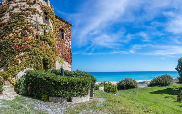 Romantic Beachfront Getaway